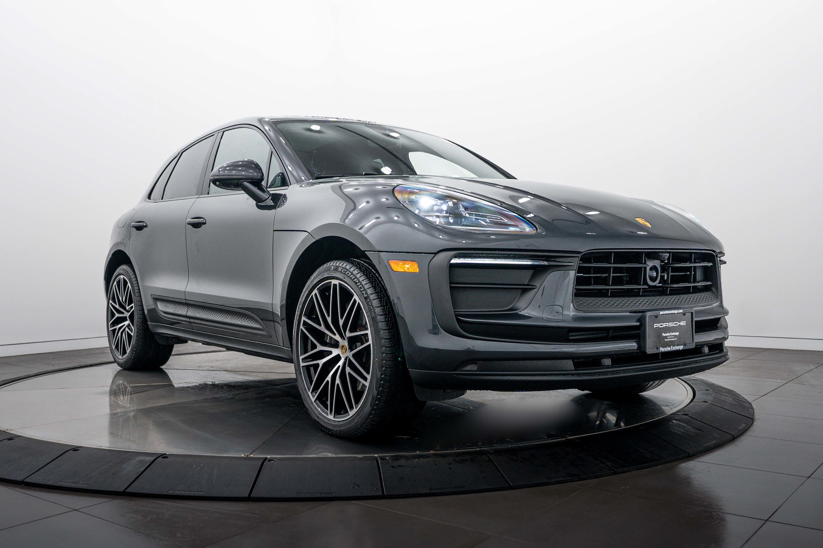 Certified 2026 Porsche Macan AWD/4WD image 9