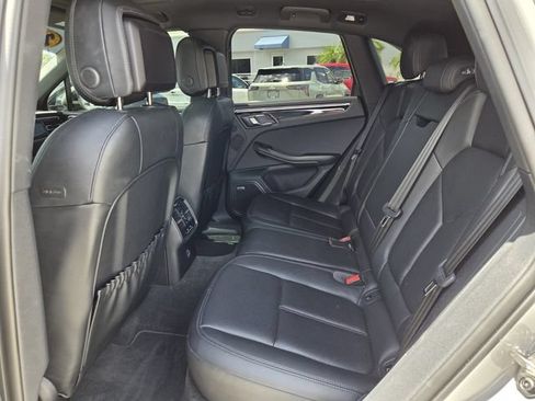 Used 2024 Porsche Macan AWD/4WD image 14