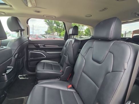 Used 2025 Kia Telluride S FWD image 26