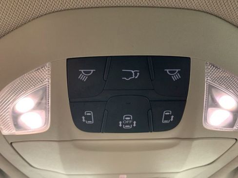 Used 2023 Chrysler Pacifica Touring-L image 24