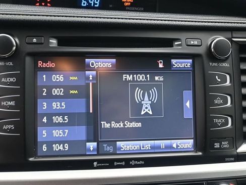 Used 2019 Toyota Highlander SE image 12