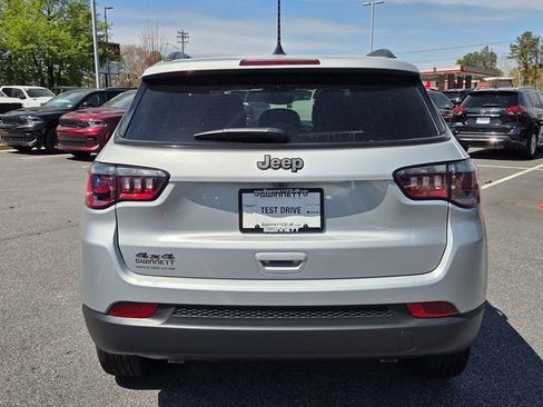 New 2026 Jeep Compass Latitude image 7