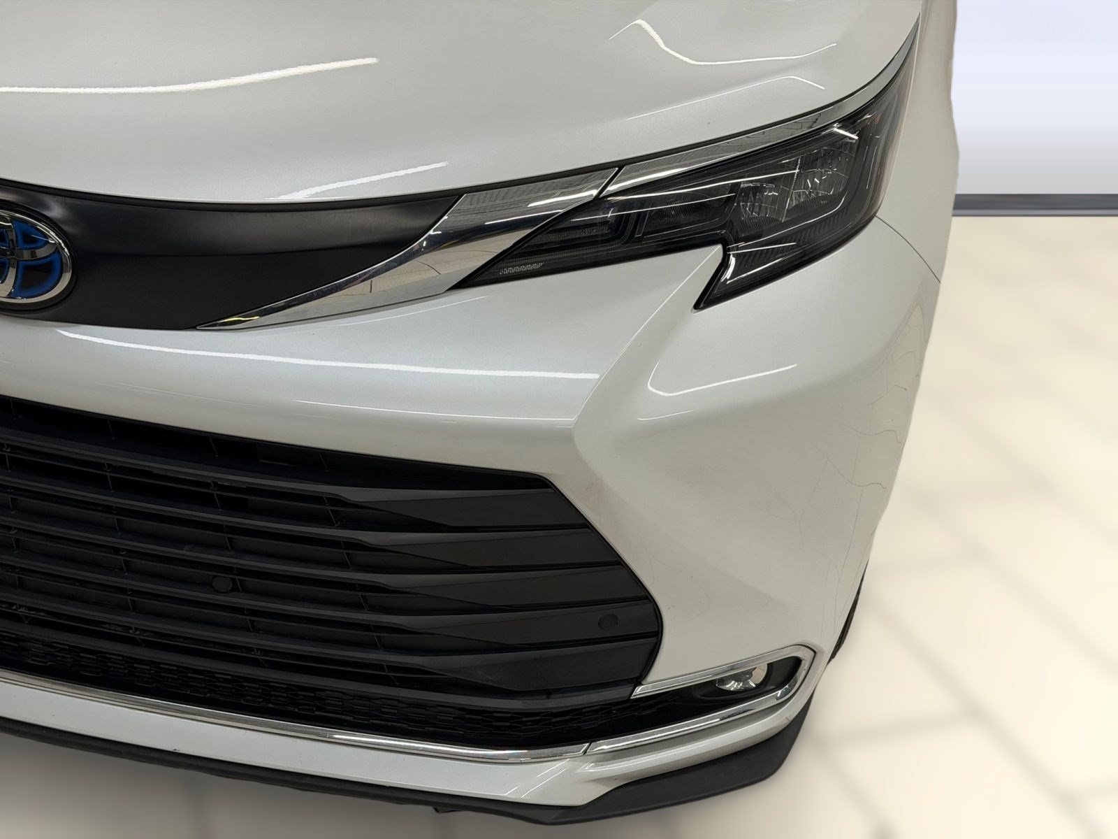 Used 2024 Toyota Sienna XLE FWD image 9