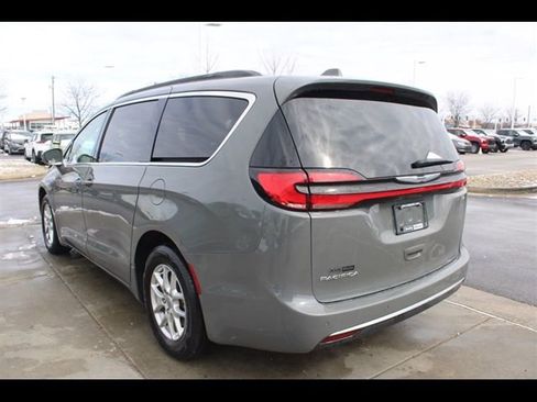 Used 2022 Chrysler Pacifica Touring-L FWD image 5