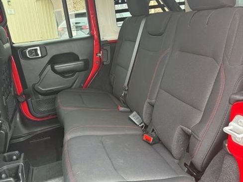 Used 2022 Jeep Wrangler Unlimited Rubicon w/ Cold Weather Group image 18