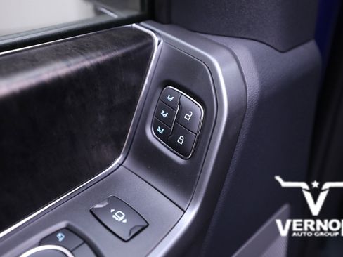 New 2026 Ford F250 Lariat w/ Black Appearance Package image 17