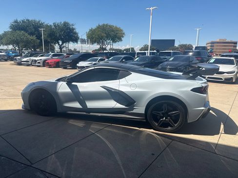 Used 2020 Chevrolet Corvette Stingray Preferred Cpe w/ 2LT Preferred Equipment Group RWD image 3
