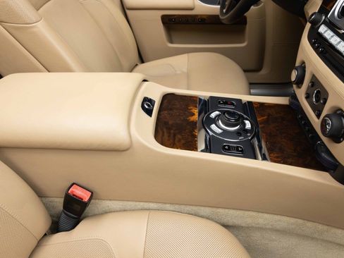 Used 2010 Rolls-Royce Ghost RWD image 24