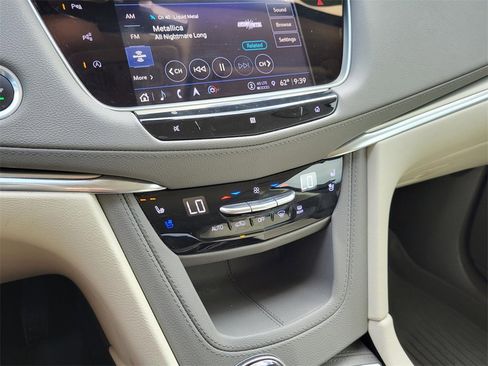 Used 2021 Cadillac XT5 Premium Luxury image 29