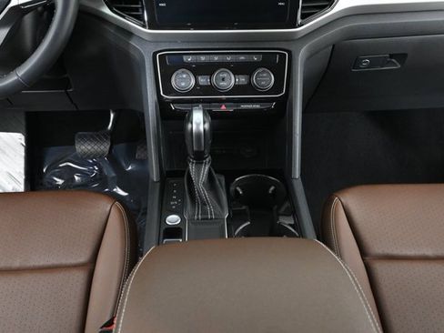 Certified 2022 Volkswagen Atlas SE w/ Black Wheel Package image 18