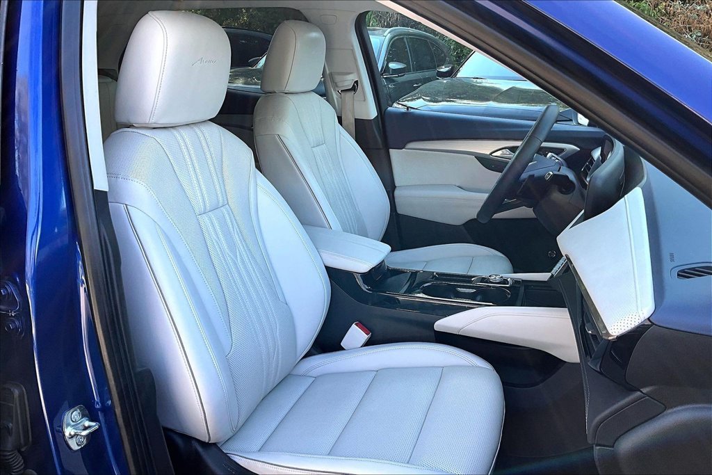 Used 2024 Buick Envision Avenir AWD/4WD image 9