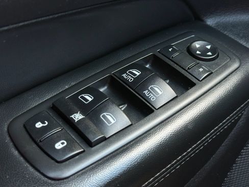 Used 2013 Jeep Grand Cherokee Laredo AWD/4WD image 23