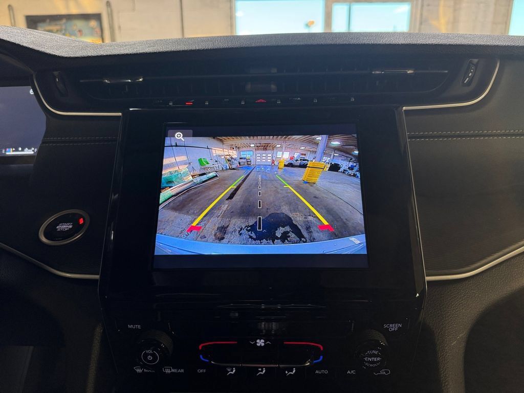 New 2025 Jeep Grand Cherokee Laredo X AWD/4WD image 18