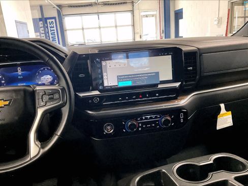 Used 2024 Chevrolet Silverado 1500 LT AWD/4WD image 18