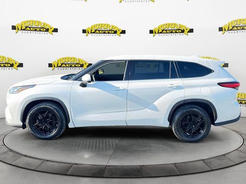 Used 2021 Toyota Highlander L FWD image 2