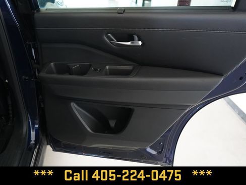 Used 2025 Nissan Pathfinder SL AWD/4WD image 22
