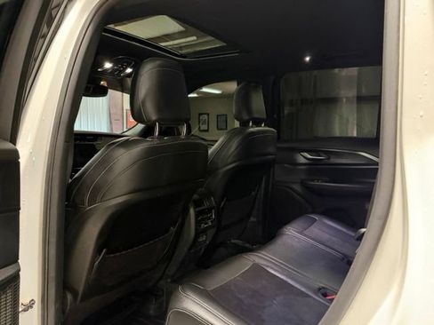 Used 2023 Jeep Grand Cherokee Altitude AWD/4WD image 13