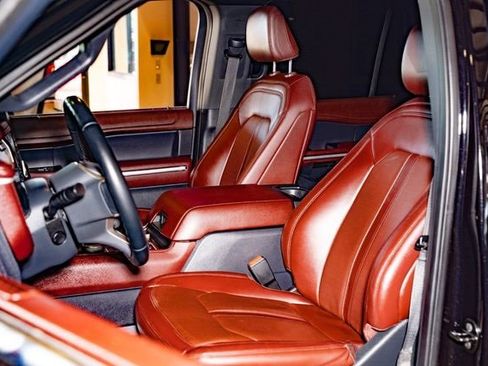 Used 2022 Ford Expedition Max Limited image 12