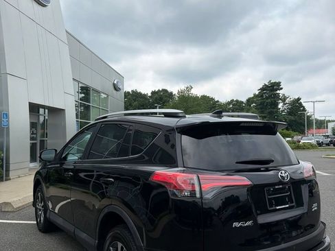 Used 2017 Toyota RAV4 XLE AWD/4WD image 4