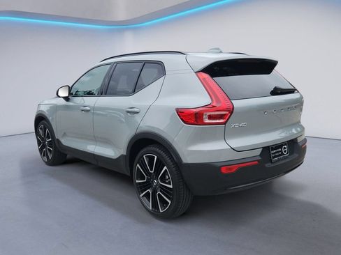 Certified 2025 Volvo XC40 B5 Plus AWD/4WD image 5