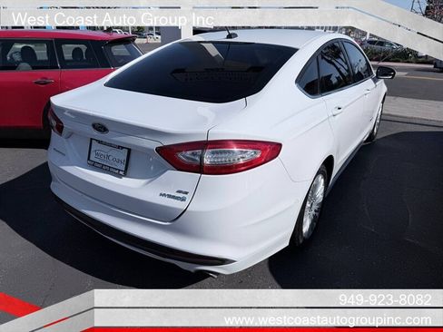 Used 2016 Ford Fusion SE FWD image 4