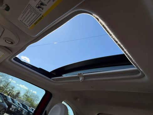 Used 2017 FIAT 500 Lounge image 45