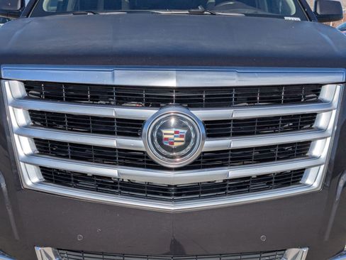 Used 2015 Cadillac Escalade Premium image 9