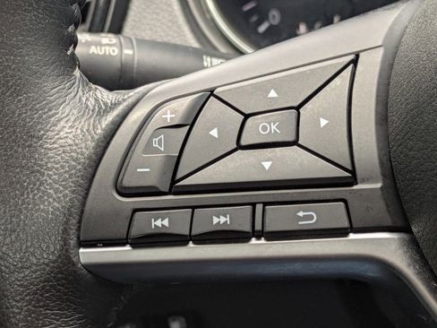 Used 2018 Nissan Rogue SV FWD image 24