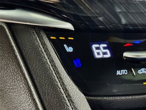 Certified 2025 Cadillac XT6 Premium Luxury image 19