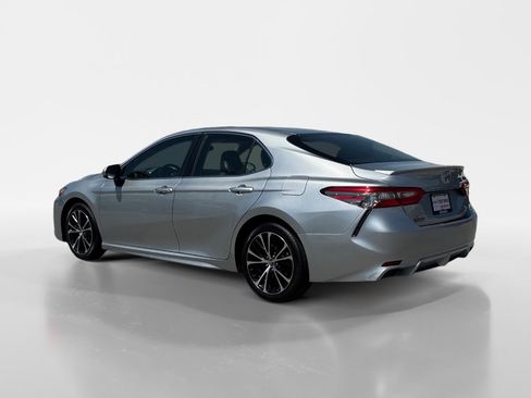 Used 2018 Toyota Camry SE FWD image 4