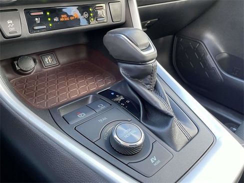 Used 2023 Toyota RAV4 Limited image 32