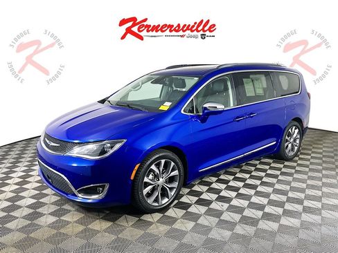 Used 2018 Chrysler Pacifica Limited w/ Tire & Wheel Group image 3