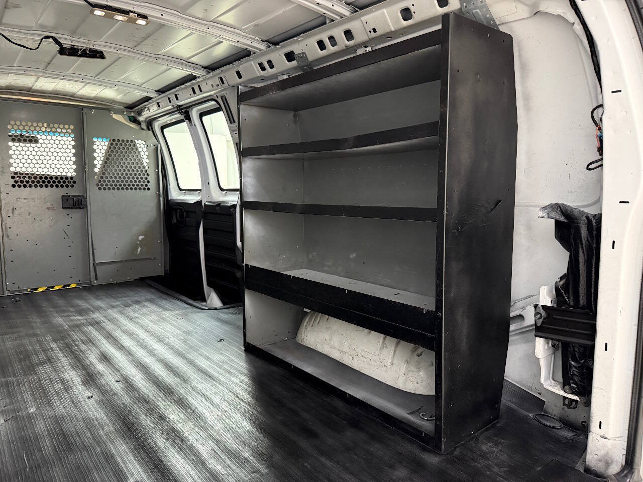 Used 2017 Chevrolet Express 2500 Extended RWD image 29