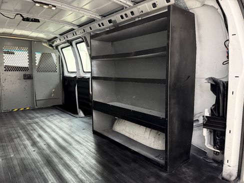 Used 2017 Chevrolet Express 2500 Extended RWD image 29