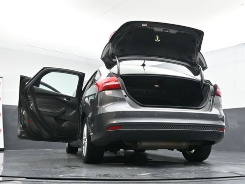 Used 2016 Ford Focus SE w/ Reverse Sensing Package image 49