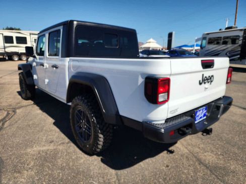 Used 2025 Jeep Gladiator Sport AWD/4WD image 7