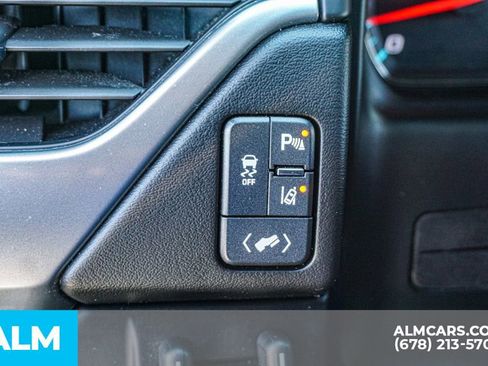Used 2015 Chevrolet Suburban LT RWD image 48