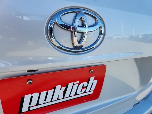 Used 2022 Toyota Highlander XLE AWD/4WD image 40