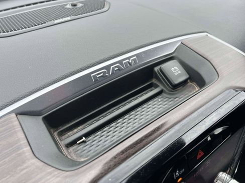 Used 2025 RAM 1500 Laramie image 9