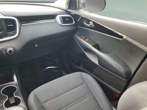 Certified 2017 Kia Sorento LX image 13