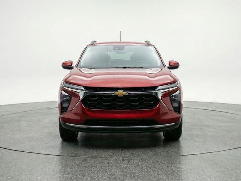 Used 2025 Chevrolet Trax LT FWD image 2