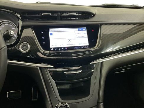 Used 2023 Cadillac XT6 Sport w/ Technology Package image 14
