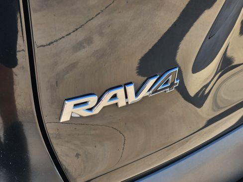 Used 2025 Toyota RAV4 XLE FWD image 34