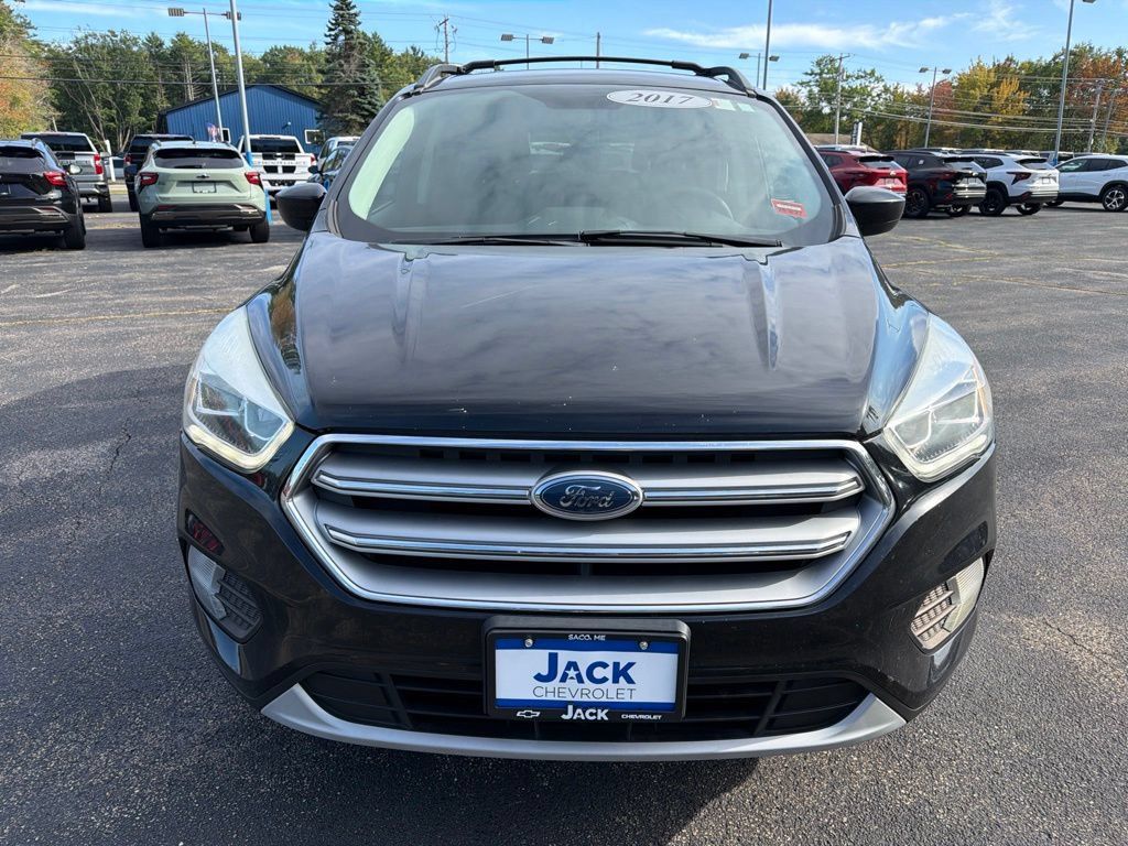Used 2017 Ford Escape SE w/ Equipment Group 201A AWD/4WD image 2