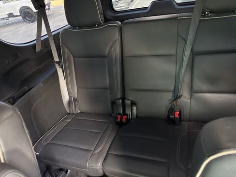 Used 2023 GMC Yukon XL SLT w/ SLT Premium Package image 20
