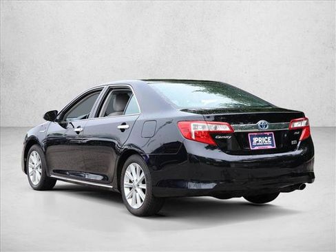 Used 2013 Toyota Camry XLE FWD image 7