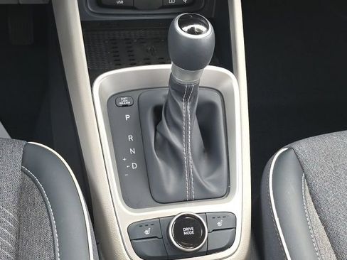 Used 2026 Hyundai Venue SEL image 13