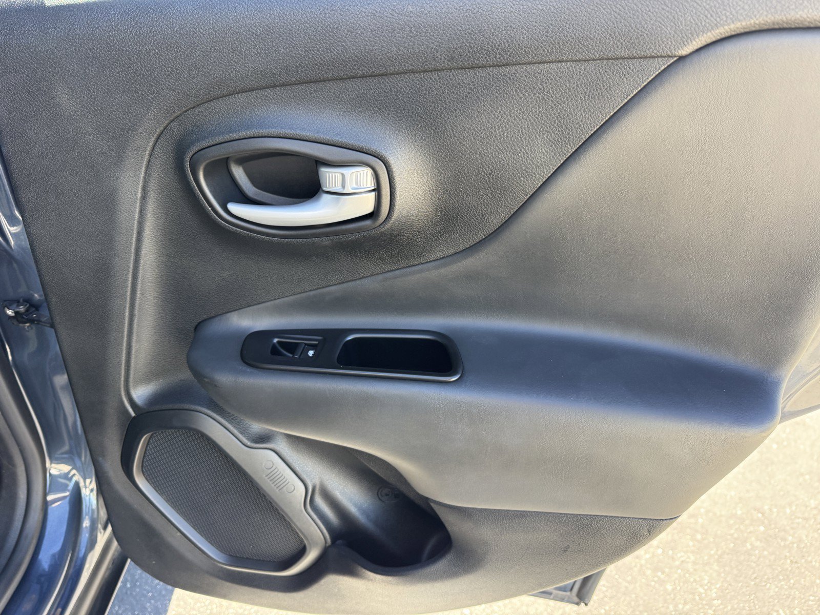 Used 2023 Jeep Renegade Trailhawk AWD/4WD image 12