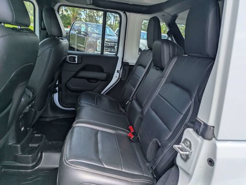 Used 2018 Jeep Wrangler Unlimited Sahara w/ LED Lighting Group AWD/4WD image 8