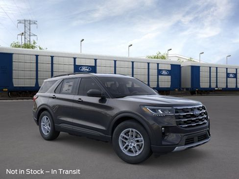 New 2026 Ford Explorer Active RWD image 7